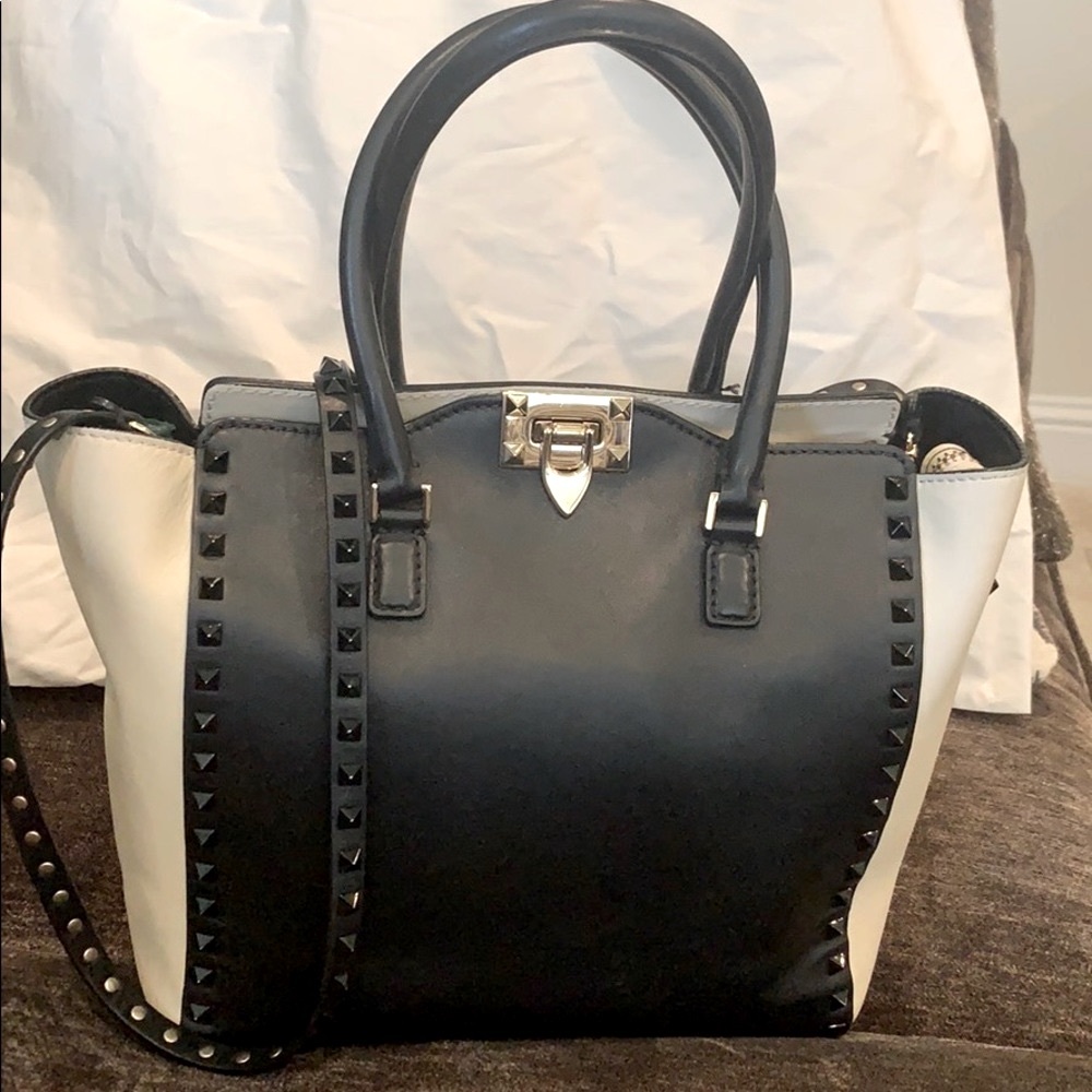 Authentic Valentino Garavani Rockstud Leather Bag